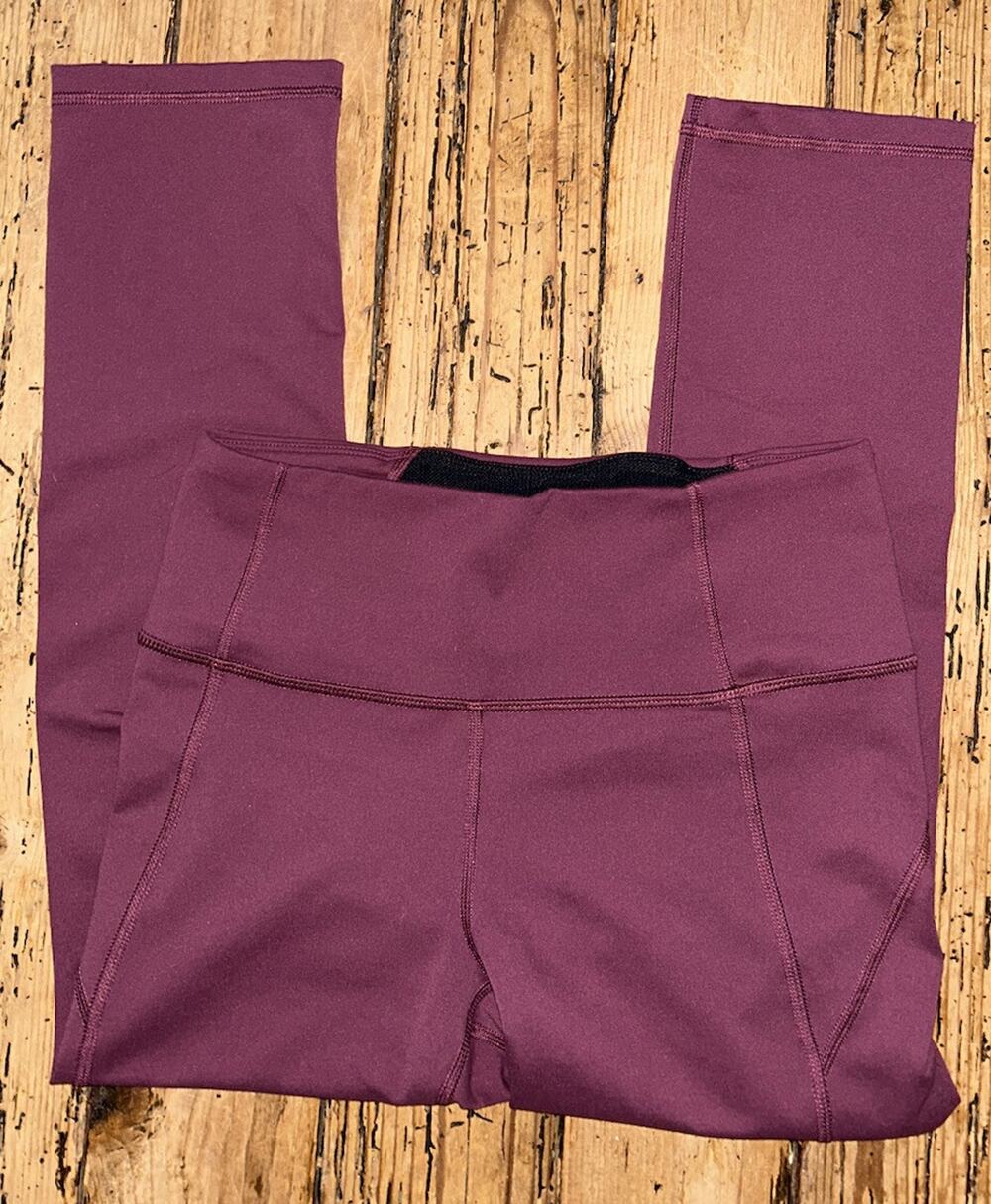 Under Armour women’s size S maroon work out capri leggings